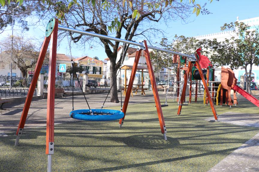 Belas | Obras de Requalificação no Parque Infantil